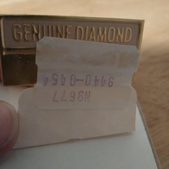 Vintage Alyssa Green Flower Brooch in Original Jewelry Box - Picture 3 of 3